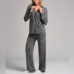 Comfrt Luna Lounge PJ Set in Panther Size Medium NWT